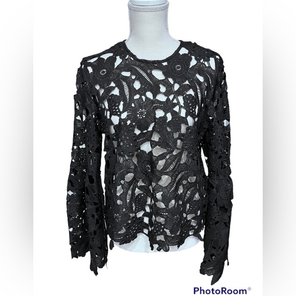 Romeo & Juliet Couture Tops - NWT Romeo & Juliet Couture Black Lace Bell Sleeve Top